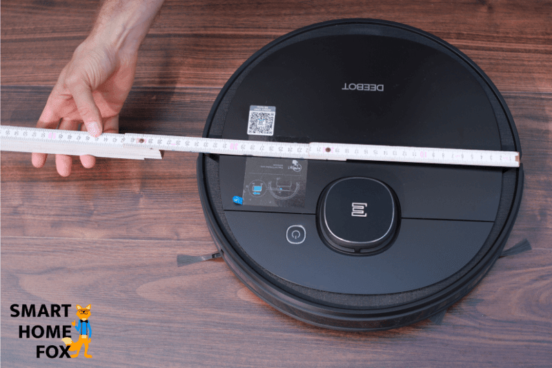 Deebot OZMO 950 is measured with a ruler